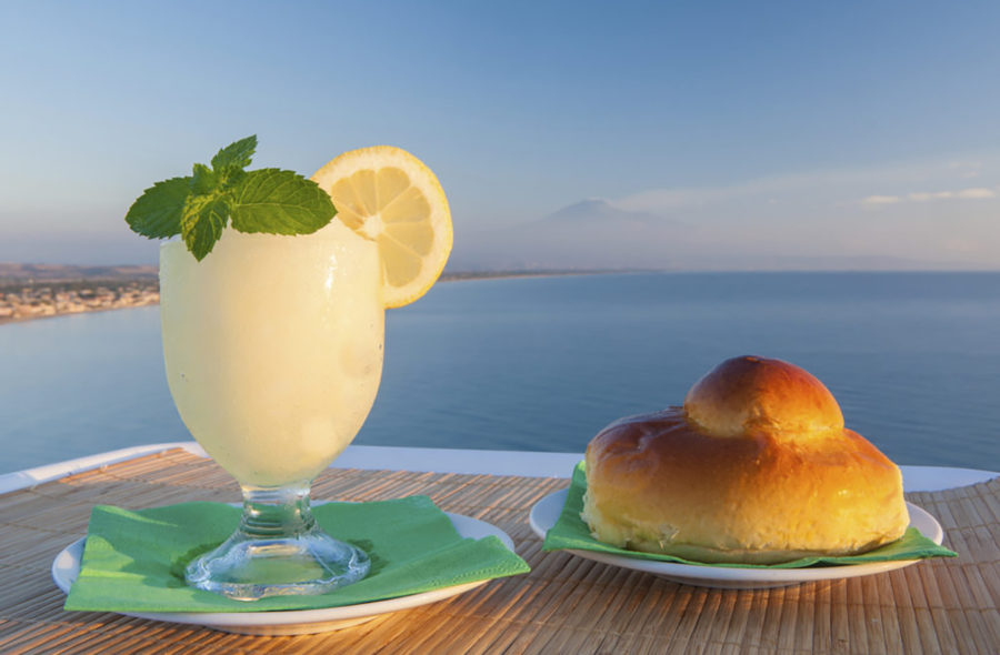 Dove Mangiare La Migliore Granita Siciliana Accompagnata Dalla Classica Brioscia Col Tuppo T Di Testa E Di Gola