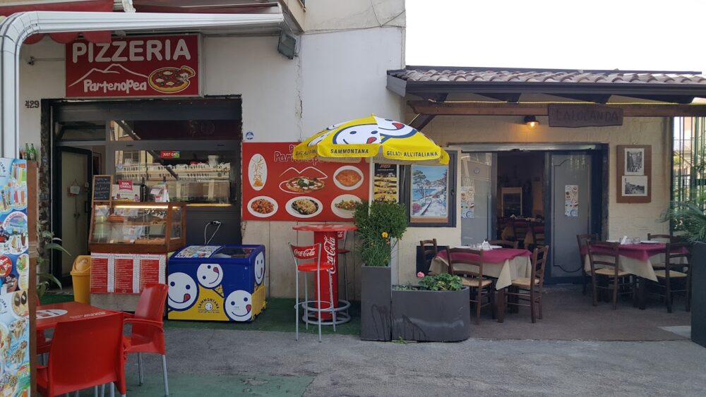 Pizza e coltellate ieri a Napoli