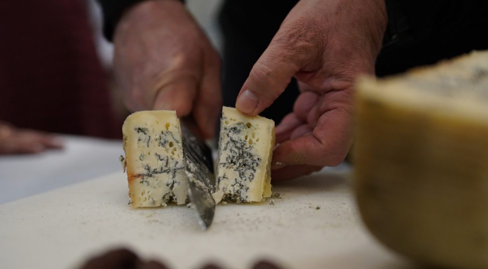 Vinaria: un viaggio sensoriale tra vino e formaggi in Abruzzo
