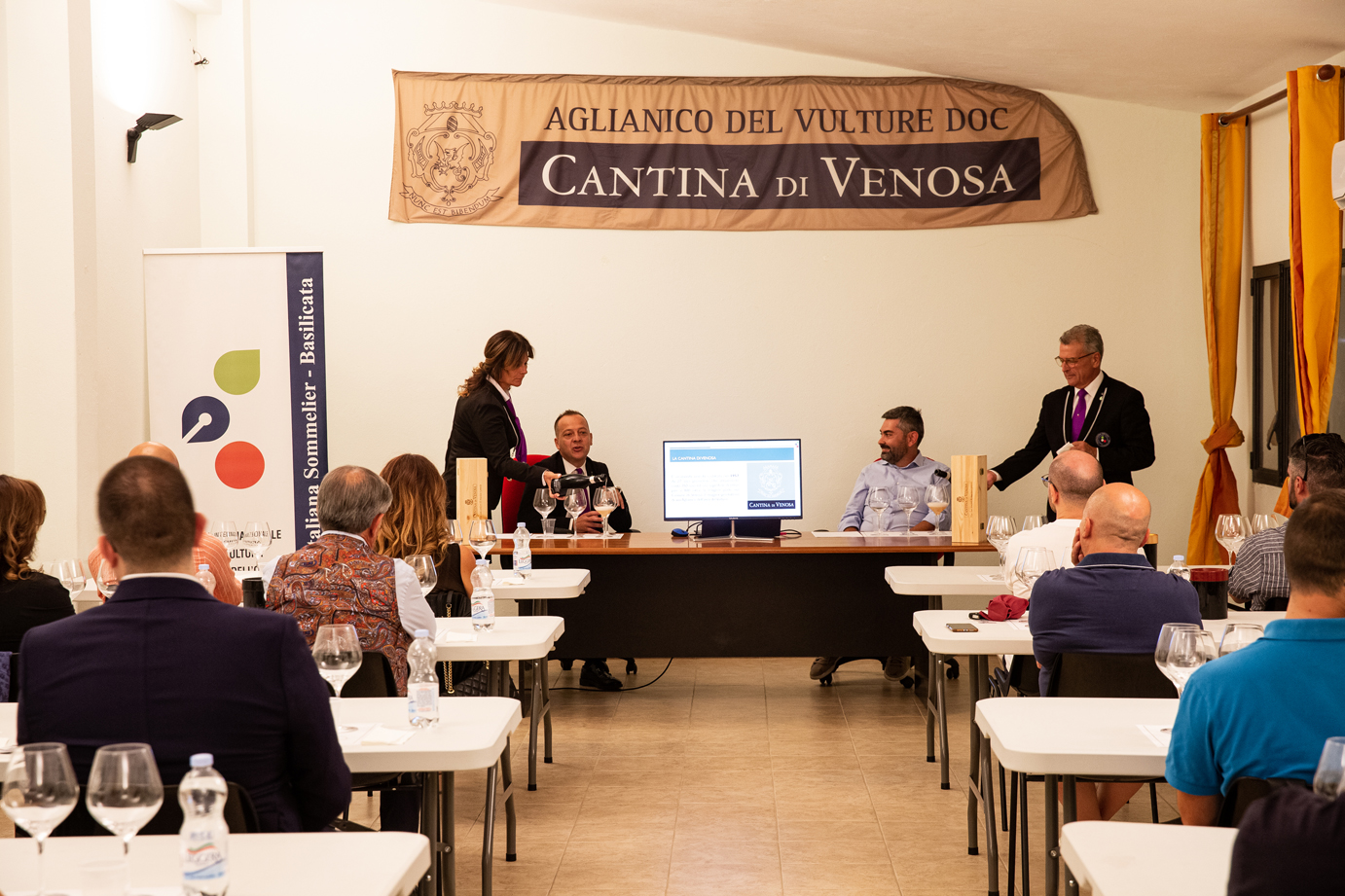 Musica, astronomia e calici di Aglianico del Vulture a Cantina di Venosa