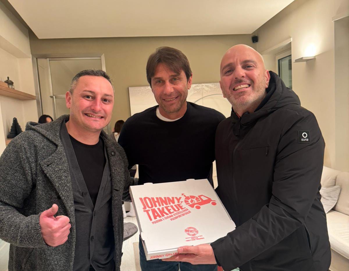 Pizza a casa per Antonio Conte