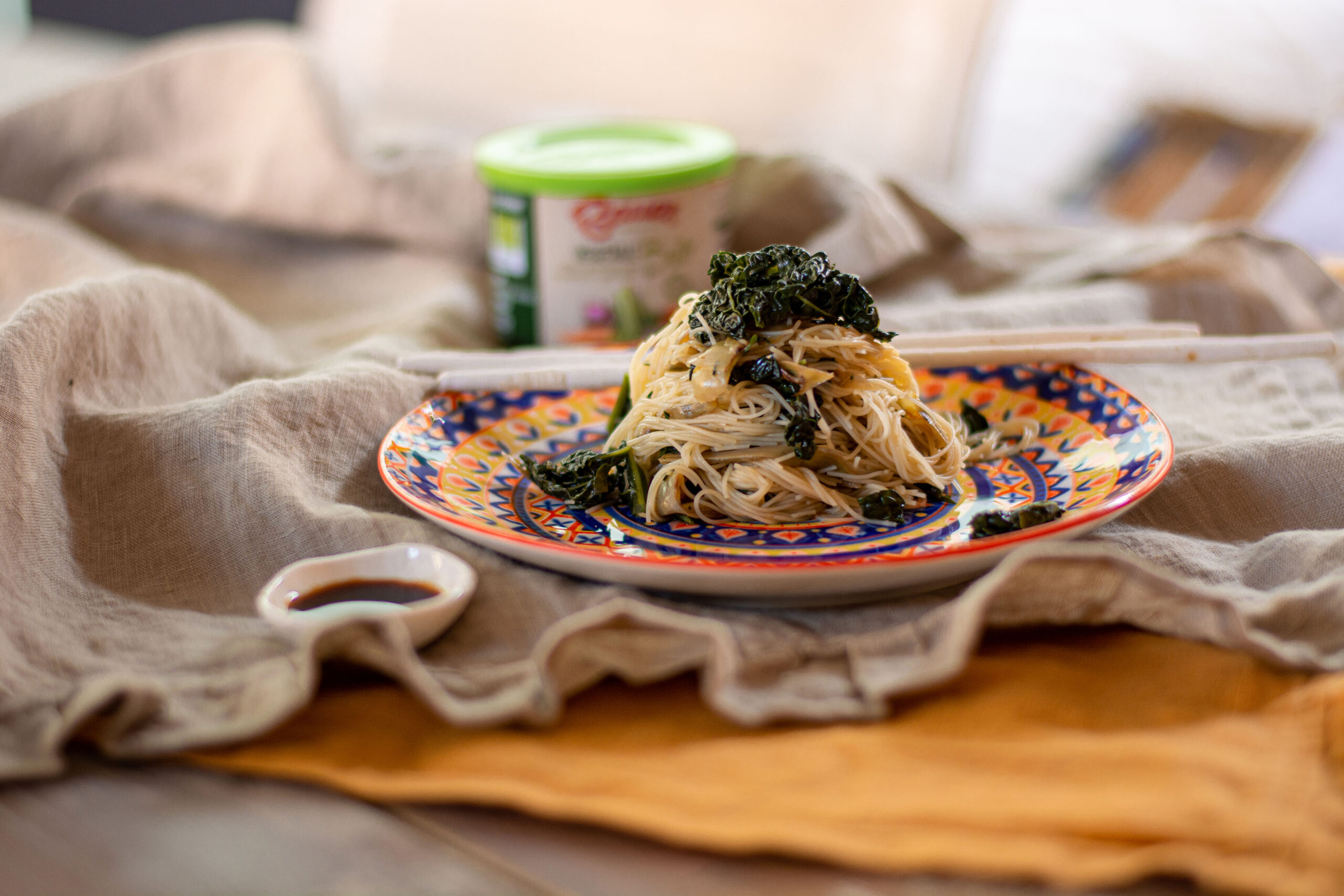 Spaghetti di riso con verdure saltate e Granulare Vegetale Bio Bauer